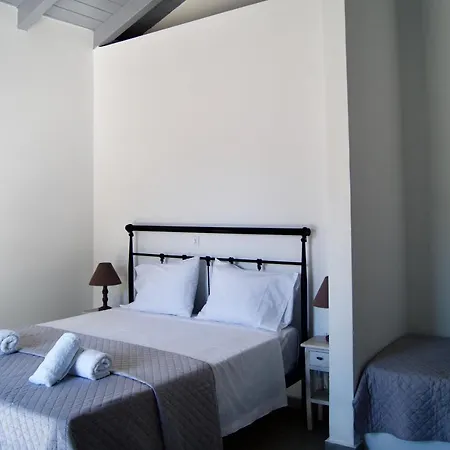 Throisma With Private Pool & Parking