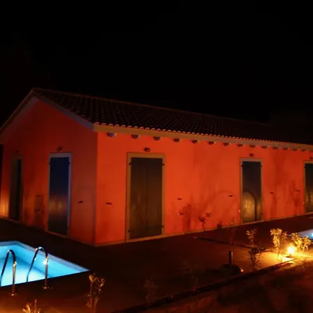 Throisma With Private Pool & Parking アパート